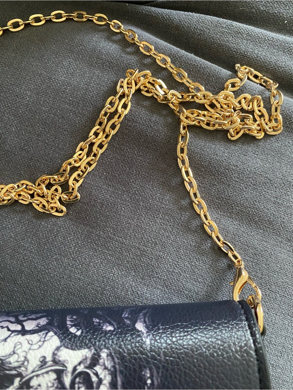 Alice in Wonderland Black Crossbody Bag with Gold Chain new - Picture 3 of 7